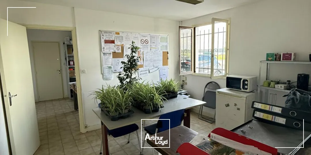 Bâtiment / local d'activité - Brive ouest / Zone de l'aérodrome - Grande cour 