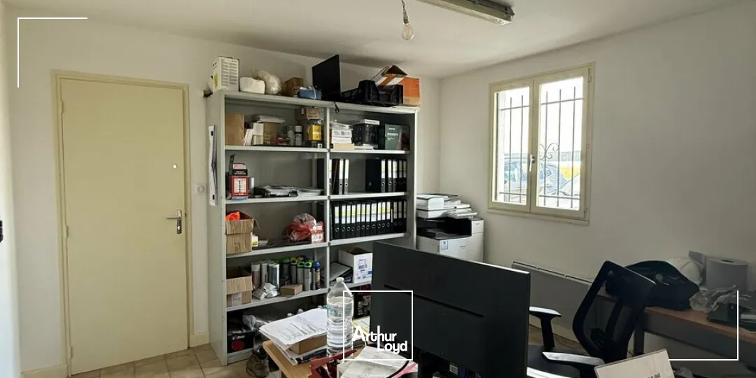 Bâtiment / local d'activité - Brive ouest / Zone de l'aérodrome - Grande cour 