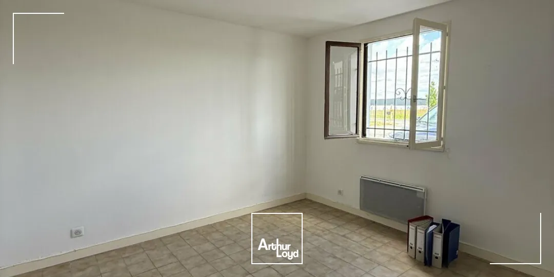 Bâtiment / local d'activité - Brive ouest / Zone de l'aérodrome - Grande cour 