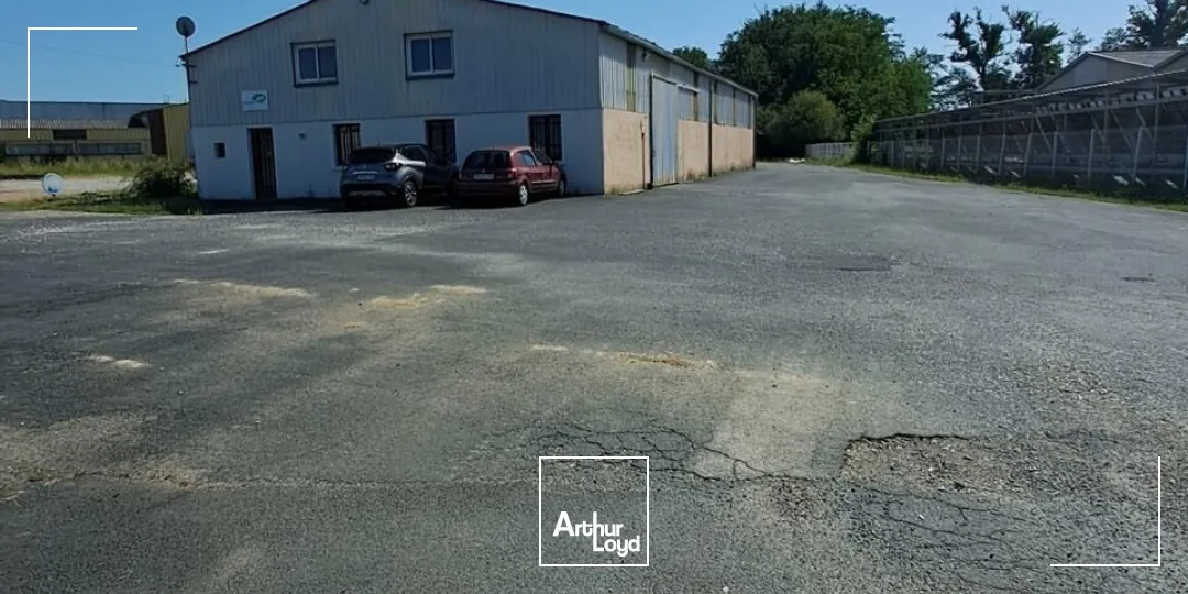 Bâtiment / local d'activité - Brive ouest / Zone de l'aérodrome - Grande cour 