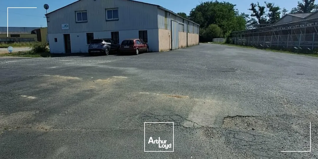 Bâtiment / local d'activité - Brive ouest / Zone de l'aérodrome - Grande cour 