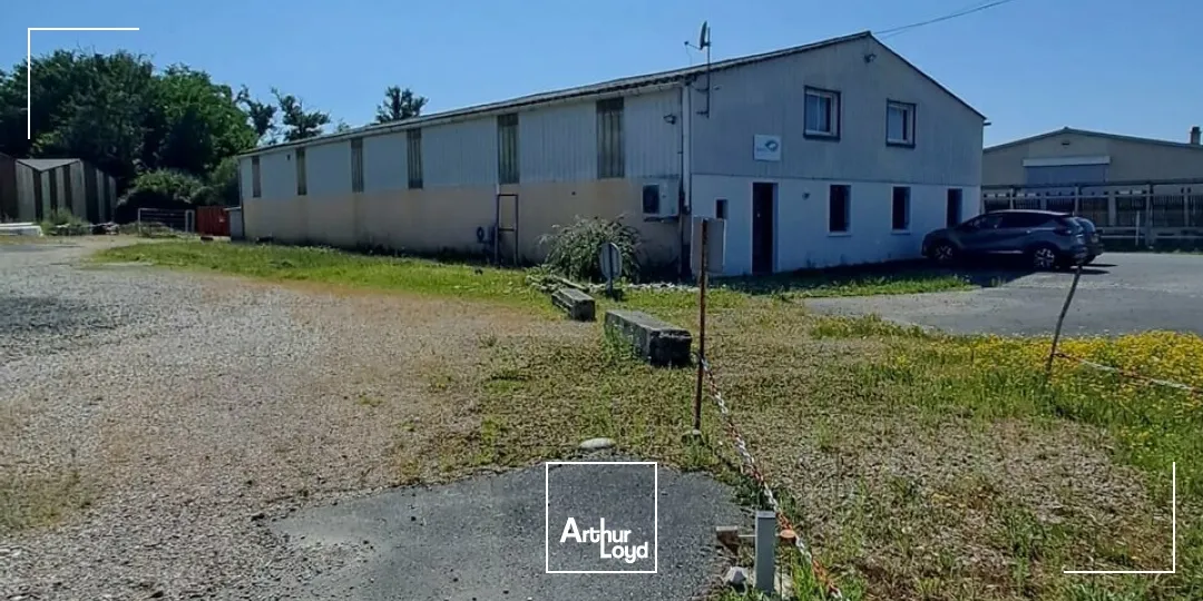 Bâtiment / local d'activité - Brive ouest / Zone de l'aérodrome - Grande cour 