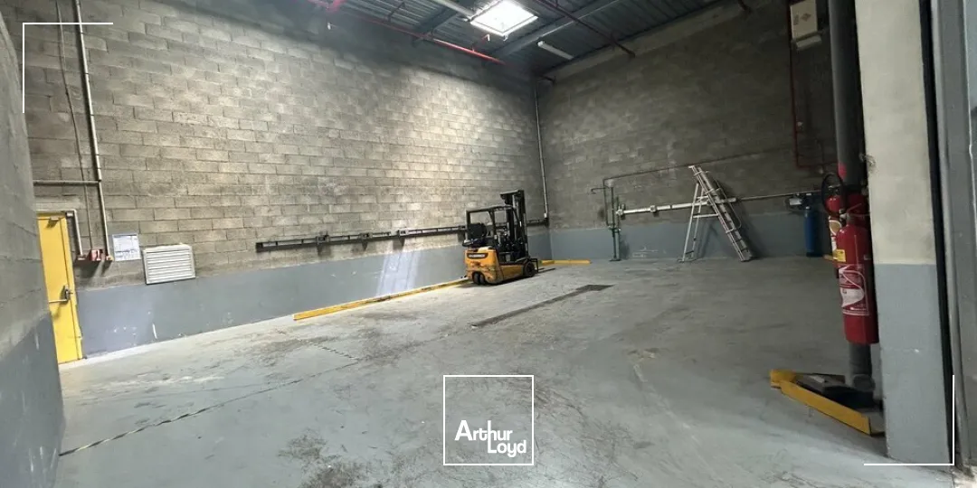 A LOUER plateforme logistique 12 000 m²