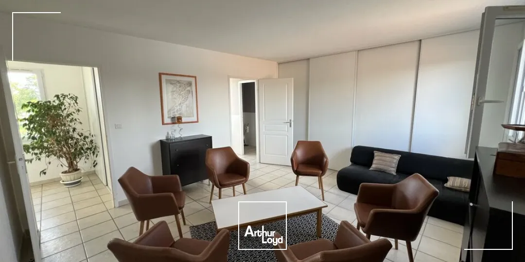 Immeuble de bureaux avec parking et parc arboré à vendre secteur COGNAC