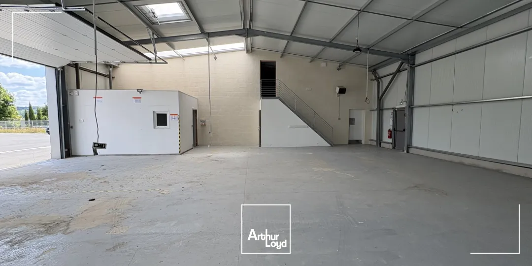 A LOUER LOCAL D'ACTIVITÉ 524 M2 BREUIL LE SEC