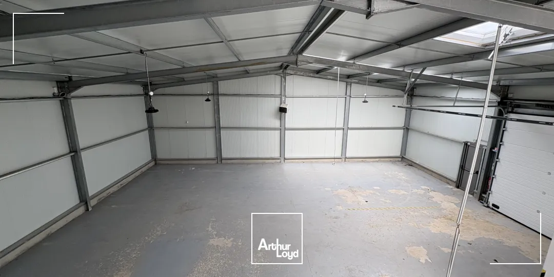 A LOUER LOCAL D'ACTIVITÉ 524 M2 BREUIL LE SEC