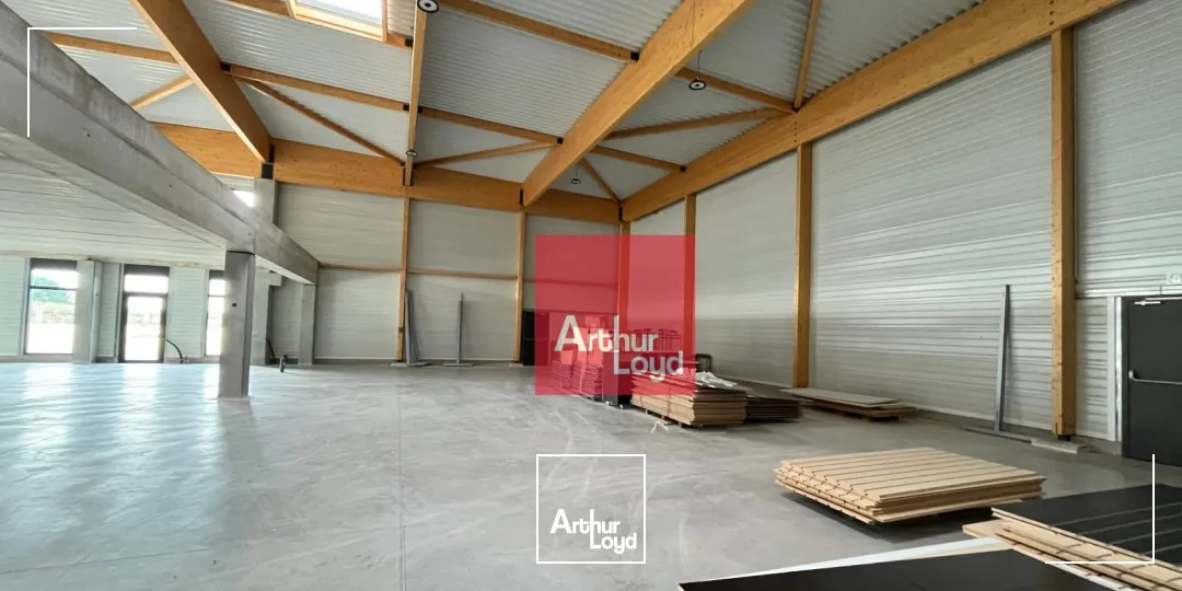 LOCAL NEUF - STOCKAGE + MEZZANINE -GALLARGUES A LOUER ou A VENDRE - 726 m2 + 10 parking