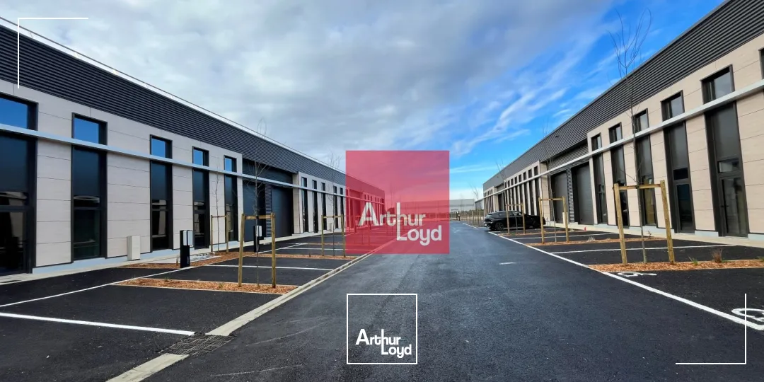 LOCAL NEUF - STOCKAGE + MEZZANINE -GALLARGUES A LOUER ou A VENDRE - 726 m2 + 10 parking