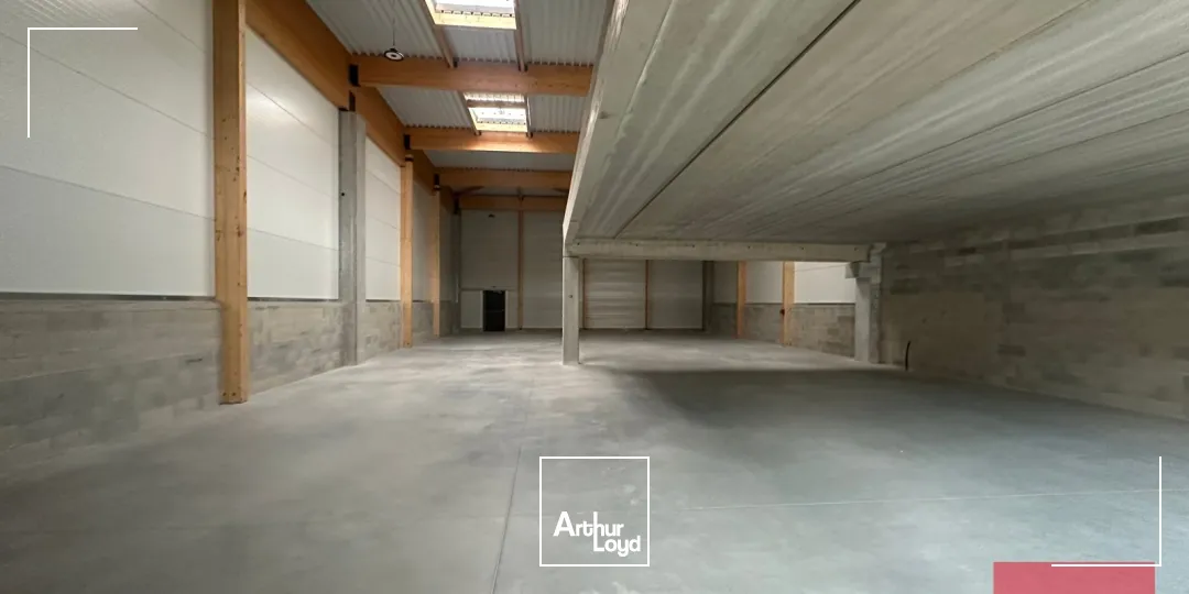 LOCAL NEUF - STOCKAGE + MEZZANINE -GALLARGUES A LOUER ou A VENDRE - 726 m2 + 10 parking