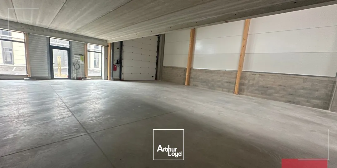 LOCAL NEUF - STOCKAGE + MEZZANINE -GALLARGUES A LOUER /A VENDRE- 459 m2 + parking