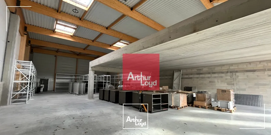 LOCAL NEUF - STOCKAGE + MEZZANINE -GALLARGUES A LOUER OU A VENDRE- 455 m2 + parking