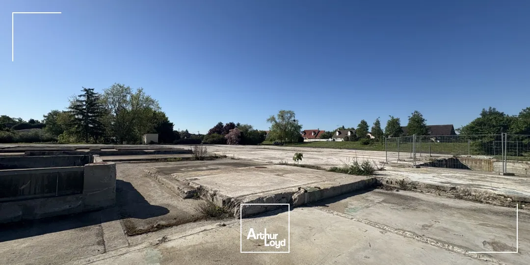Terrain de 13&nbsp;000 m2 à Saint Ay, zone industrielle