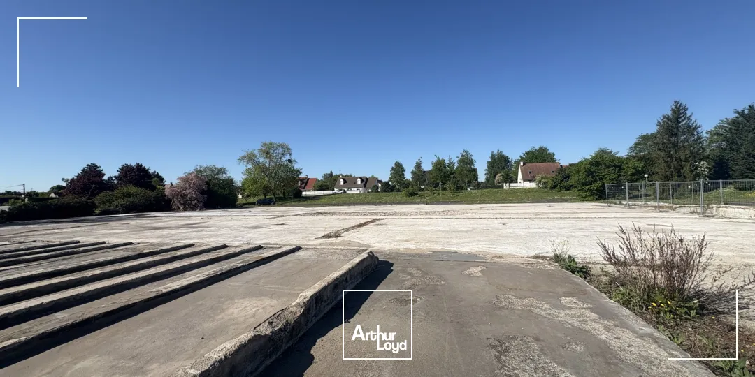 Terrain de 13&nbsp;000 m2 à Saint Ay, zone industrielle