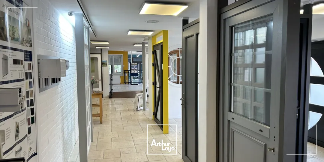 LOCAL COMMERCIAL DE 260M2 / AUSHOPPING V2 VILLENEUVE D'ASCQ - SUPERBE EFFET D'ENSEIGNE & PARKINGS VL EN NOMBRE, RARE SUR LE SECTEUR