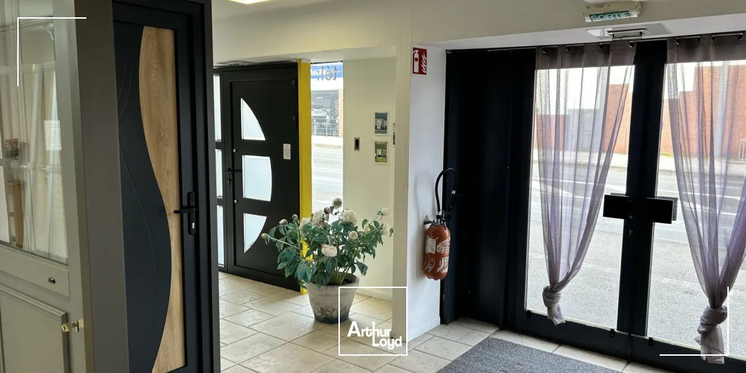 LOCAL COMMERCIAL DE 260M2 / AUSHOPPING V2 VILLENEUVE D'ASCQ - SUPERBE EFFET D'ENSEIGNE & PARKINGS VL EN NOMBRE, RARE SUR LE SECTEUR