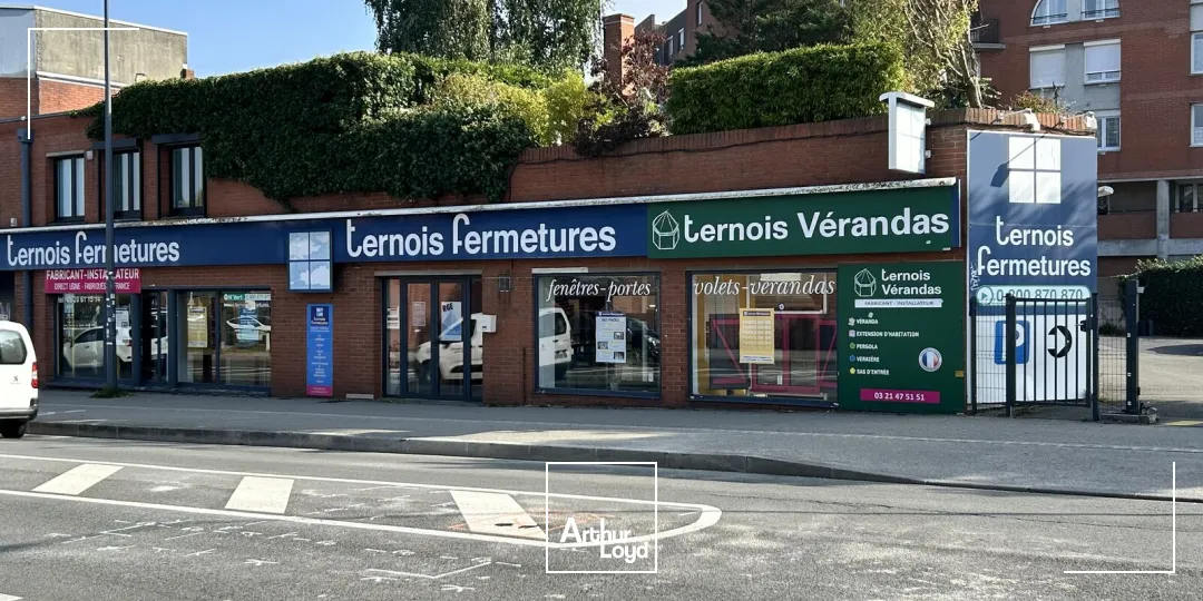 LOCAL COMMERCIAL DE 260M2 / AUSHOPPING V2 VILLENEUVE D'ASCQ - SUPERBE EFFET D'ENSEIGNE & PARKINGS VL EN NOMBRE, RARE SUR LE SECTEUR