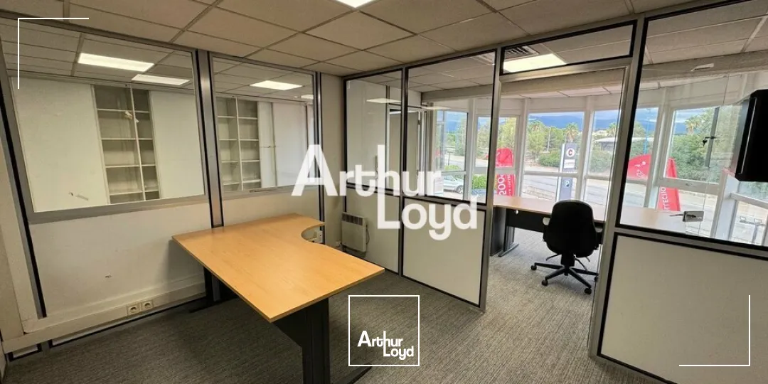 Location bureaux 113 m² en R+2 secteur Antibes - Excellente visibilité