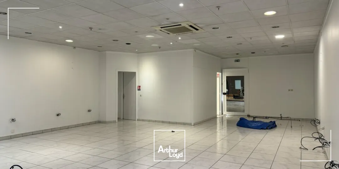 TOURS NORD CENTRE COMMERCIAL LA PETITE ARCHE COMMERCE A LOUER 86 M²