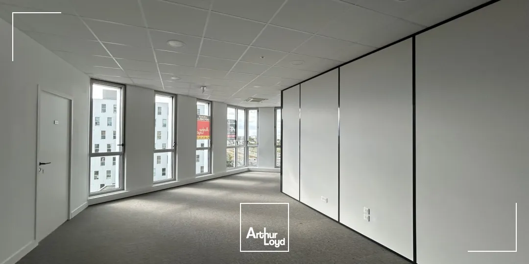BUREAUX - A LOUER - ST NAZAIRE - 400 M2 - GARE - TERTIAIRE - 800 m2