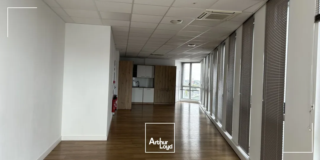 BUREAUX - A LOUER - ST NAZAIRE - 400 M2 - GARE - TERTIAIRE - 800 m2
