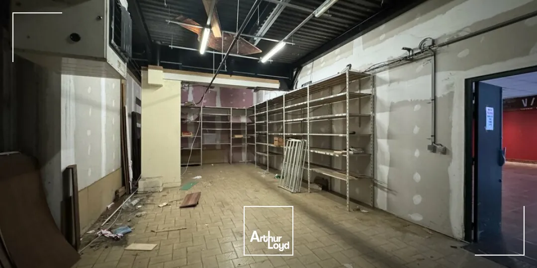 TOURS NORD COMMERCE A LOUER 370 M² PROXIMITE TRAMWAY ET PARKINGS PRIVATIFS