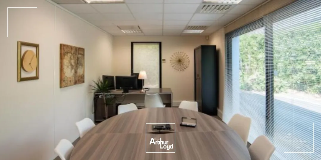 BUREAUX AVEC ENVIRONNEMENT VERDOYANT A LOUER - SUD LOIRE