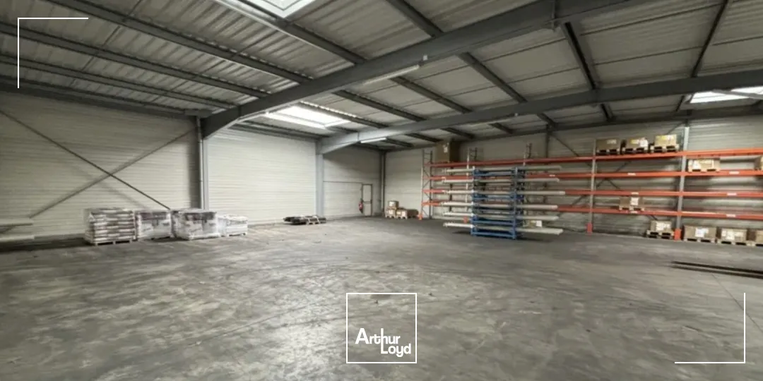 A LOUER - STOCKAGE - 1000 M2 - PONTCHATEAU - BUREAUX - 30 M2