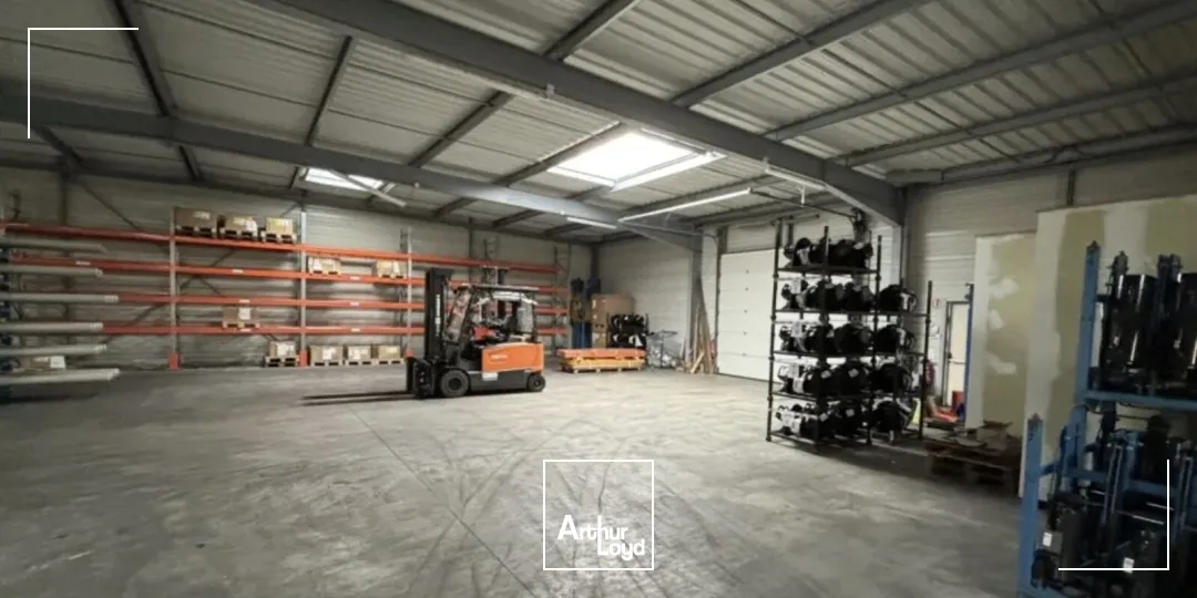 A LOUER - STOCKAGE - 1000 M2 - PONTCHATEAU - BUREAUX - 30 M2