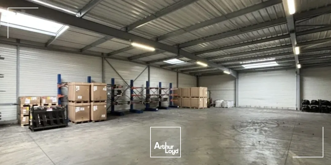 A LOUER - STOCKAGE - 1000 M2 - PONTCHATEAU - BUREAUX - 30 M2