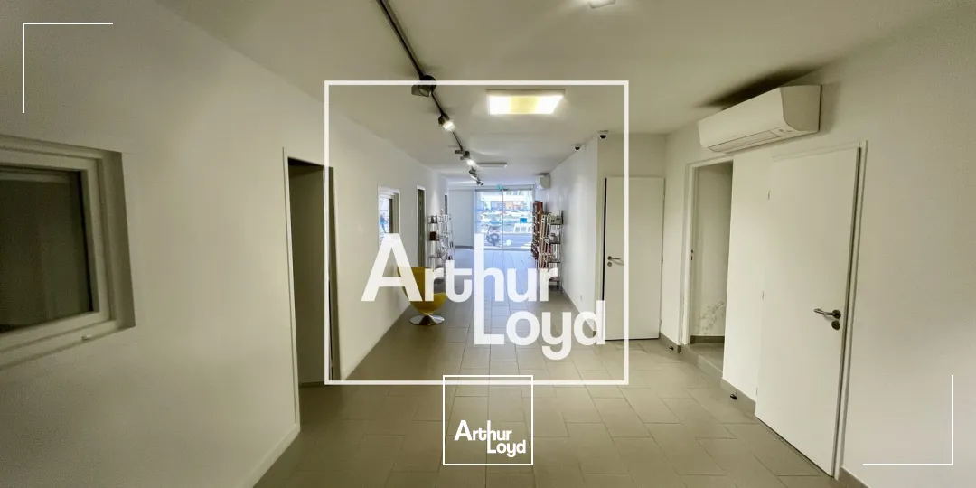 À louer, local commercial ou bureaux de 150 m2, en très bon état, le long du Canal Royal, au coeur de Sète