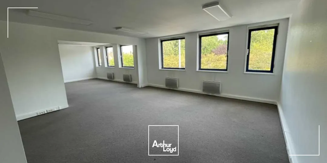 À vendre en exclusivité - Plateaux de bureaux lumineux de 100 à 200 m² à Villeneuve-d'Ascq dans un environnement tertiaire paisible et proche des grands axest