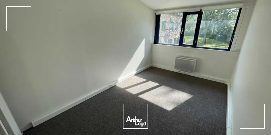 À vendre en exclusivité - Plateaux de bureaux lumineux de 100 à 200 m² à Villeneuve-d'Ascq dans un environnement tertiaire paisible et proche des grands axest