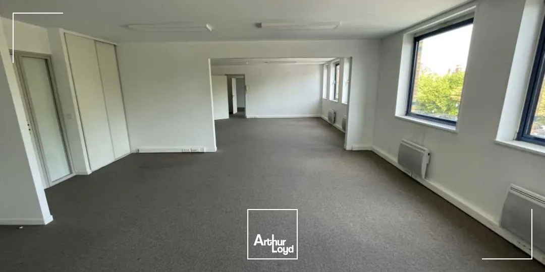 À vendre en exclusivité - Plateaux de bureaux lumineux de 100 à 200 m² à Villeneuve-d'Ascq dans un environnement tertiaire paisible et proche des grands axest