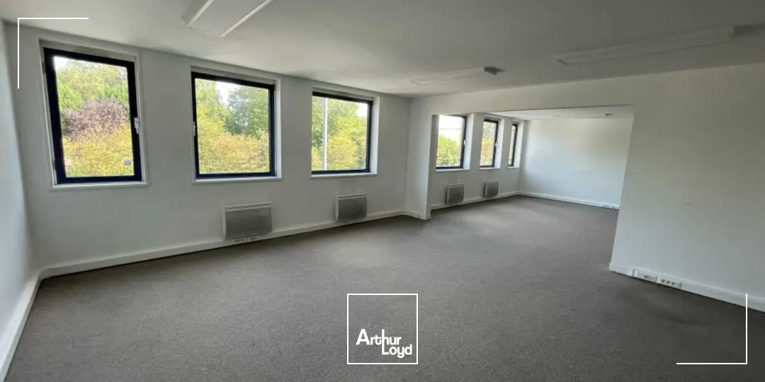 À vendre en exclusivité - Plateaux de bureaux lumineux de 100 à 200 m² à Villeneuve-d'Ascq dans un environnement tertiaire paisible et proche des grands axest