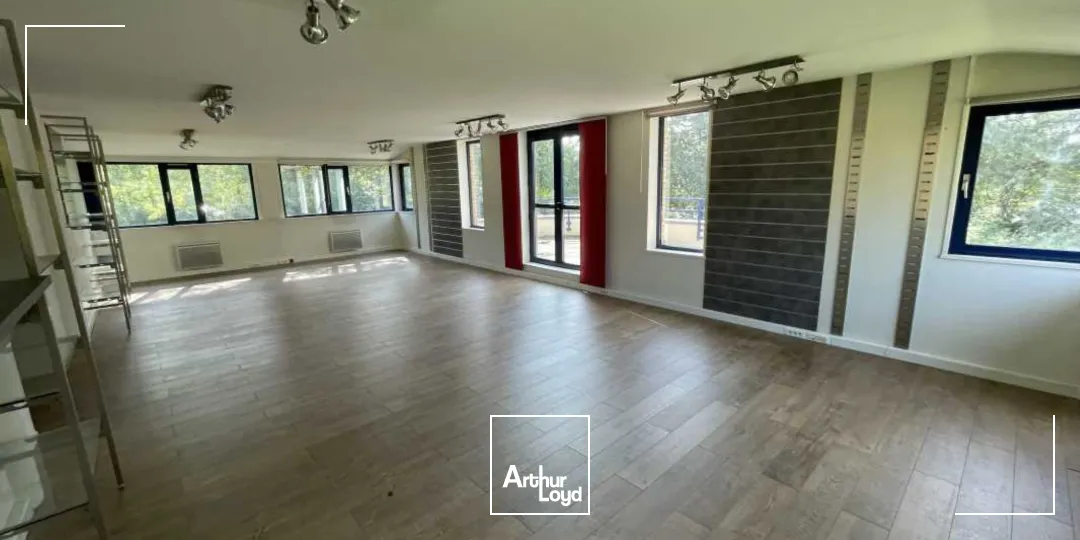 À vendre en exclusivité - Plateaux de bureaux lumineux de 100 à 200 m² à Villeneuve-d'Ascq dans un environnement tertiaire paisible et proche des grands axest