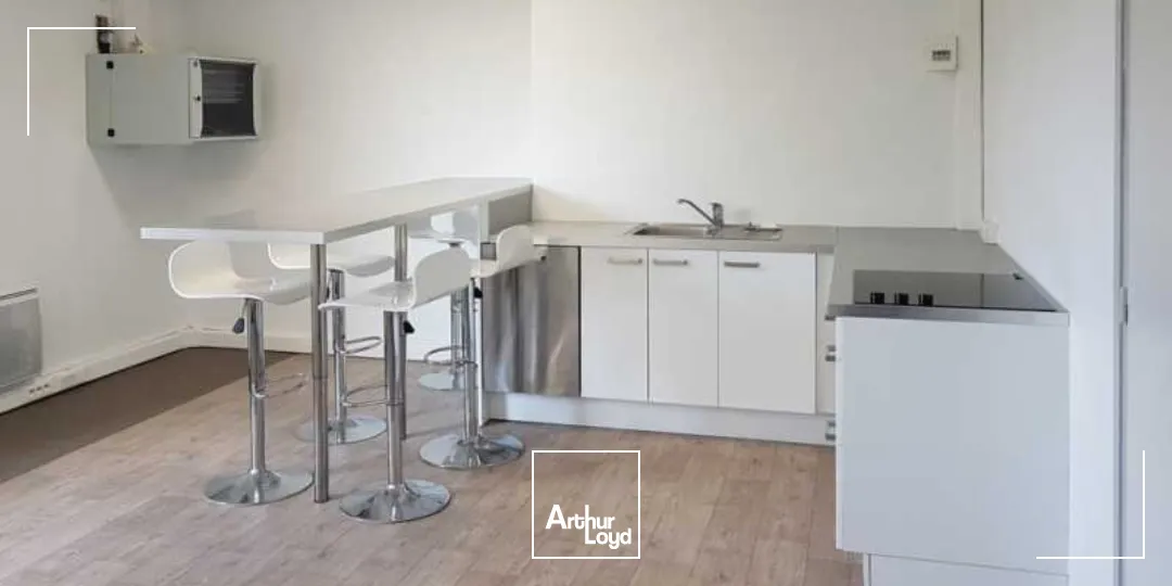 À vendre en exclusivité - Plateaux de bureaux lumineux de 100 à 200 m² à Villeneuve-d'Ascq dans un environnement tertiaire paisible et proche des grands axest