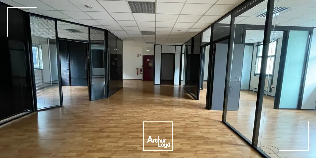 Bureaux à louer à Douai - ERP, accessibilité PMR et parking privatif