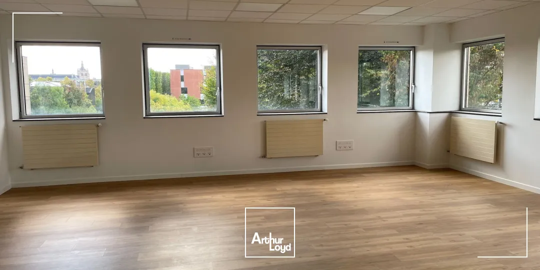 Bureaux à louer à Douai - ERP, accessibilité PMR et parking privatif