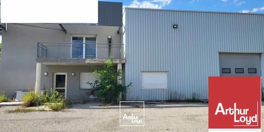 ARDECHE - LE TEIL - A VENDRE BÂTIMENT INDÉPENDANT A USAGE D'ENTREPÔT ET BUREAUX AVEC LOGEMENT 