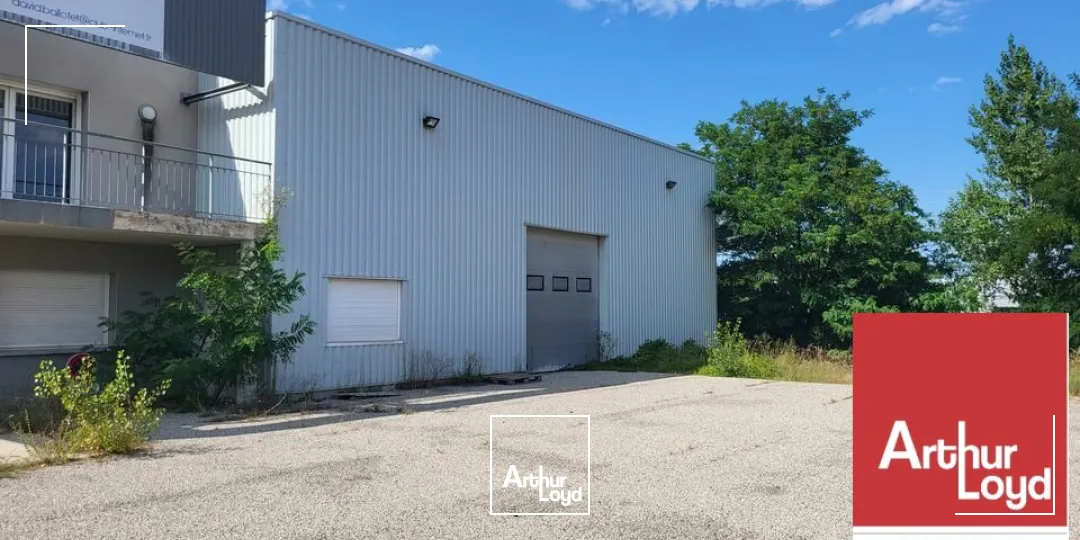 ARDECHE - LE TEIL - A VENDRE BÂTIMENT INDÉPENDANT A USAGE D'ENTREPÔT ET BUREAUX AVEC LOGEMENT 