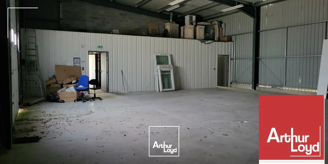 ARDECHE - LE TEIL - A VENDRE BÂTIMENT INDÉPENDANT A USAGE D'ENTREPÔT ET BUREAUX AVEC LOGEMENT 