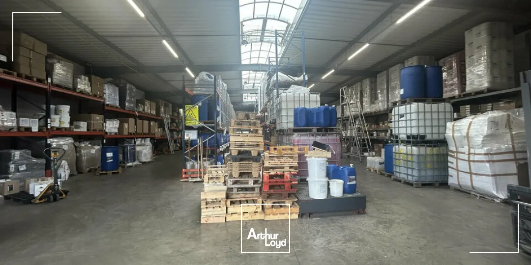 LOCAL D'ACTIVITE - ENTREPOT à VENDRE de 850 m²