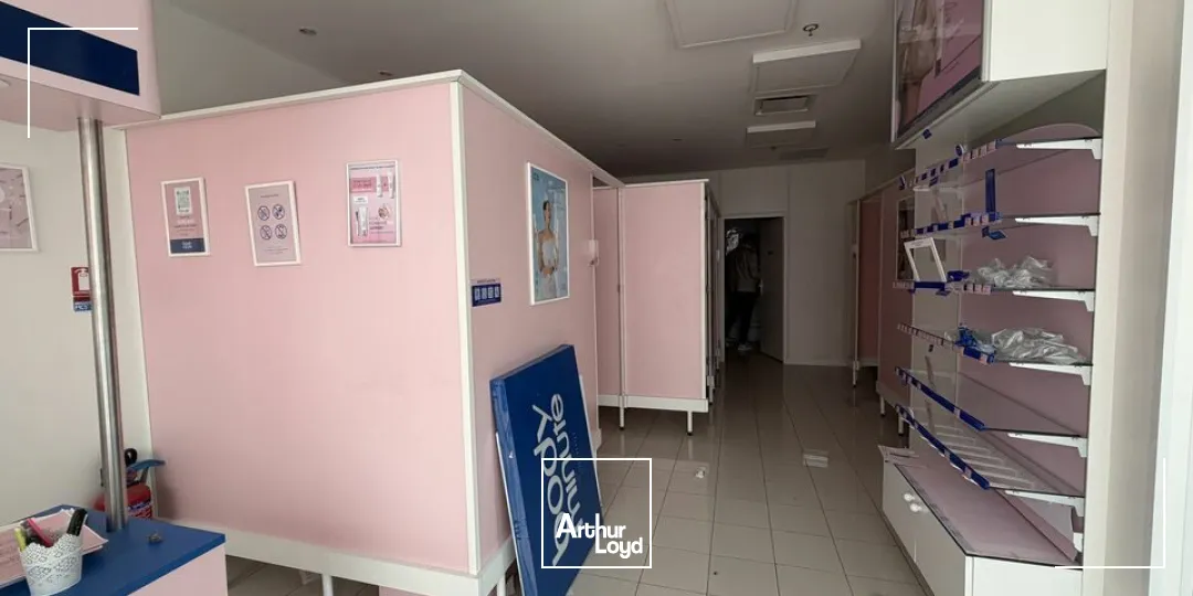 LOCAL ATTRACTIF, FLUX DE CLIENTÈLE GARANTI  DISPONIBLE IMMÉDIATEMENT