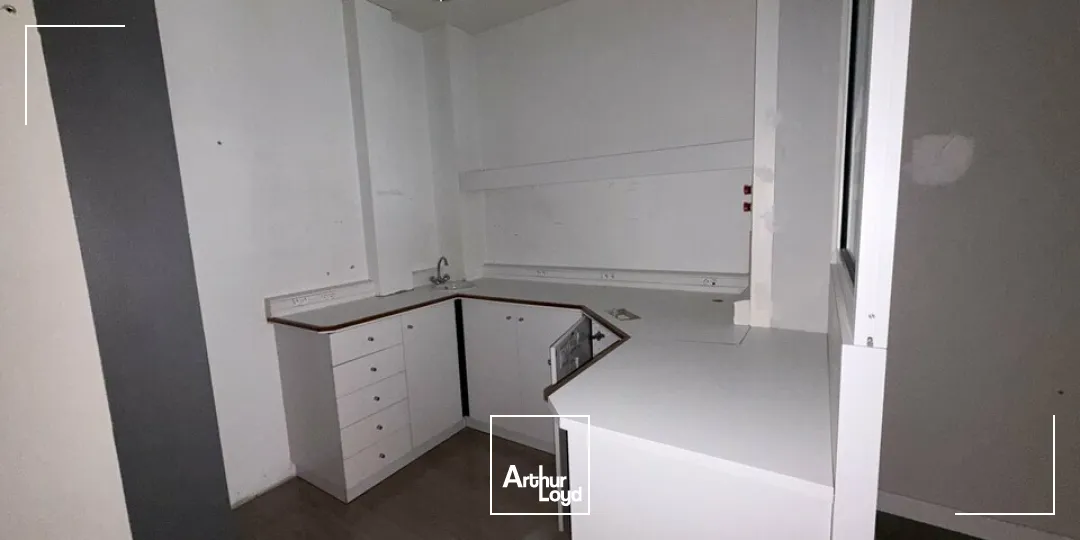 OPPORTUNITÉ RARE DANS UN CENTRE COMMERCIAL TRÈS FRÉQUENTÉ