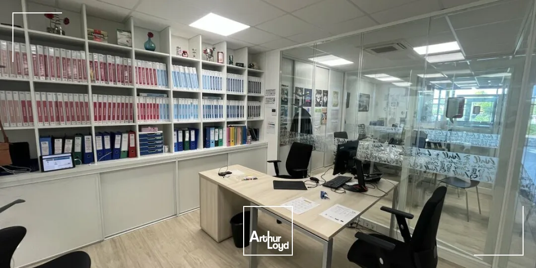 Bureaux à louer 219 m²  Bessines / Niort  Emplacement premium, visibilité et accessibilité exceptionnelles