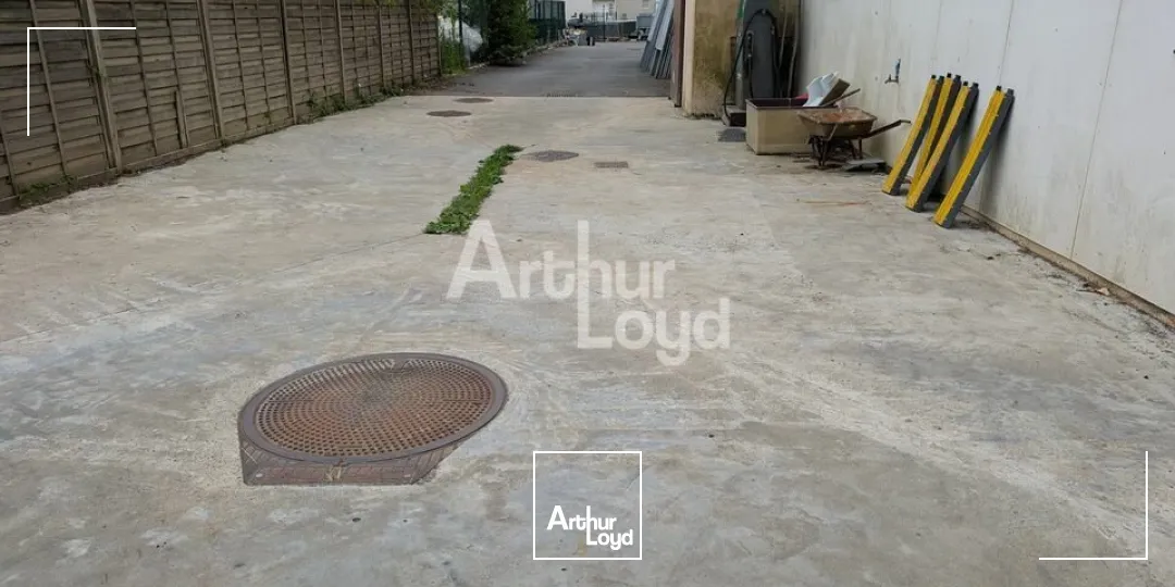 A LOUER - ENTREPOT INDEPENDANT - FONCIER DE 2000 M² ENVIRON