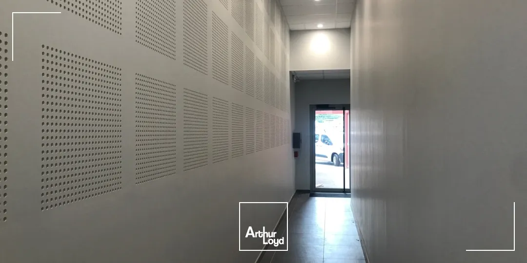 Rare sur le secteur gare de Valenciennes , ces deux plateaux de bureaux disponibles immédiatement à la location .