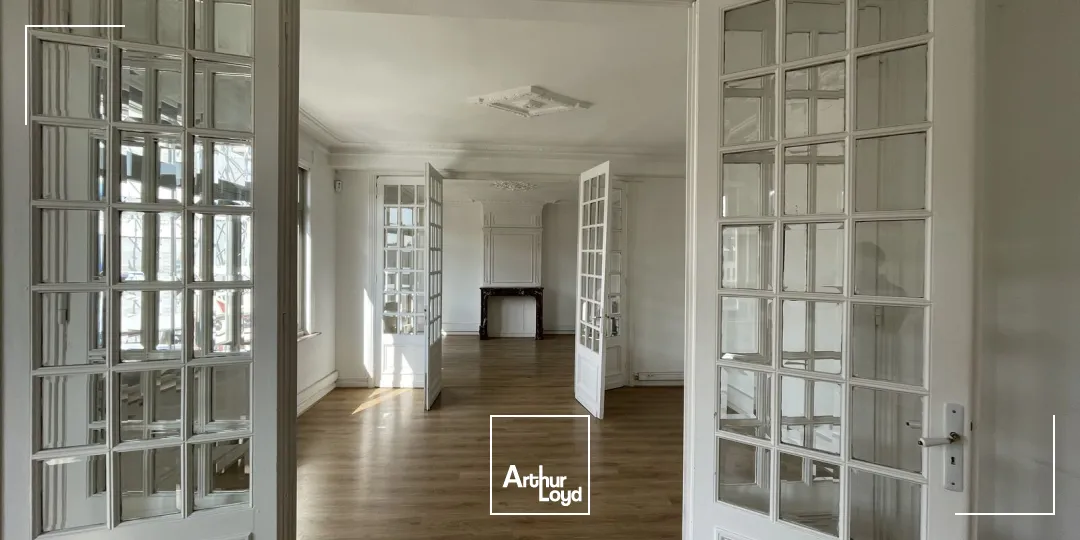 Location de bureaux à Lille Grand-Place - Immeuble haussmannien avec vue d'exception