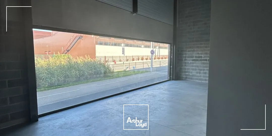 La Madeleine - Entrepôt / Showroom avec bureaux à louer
