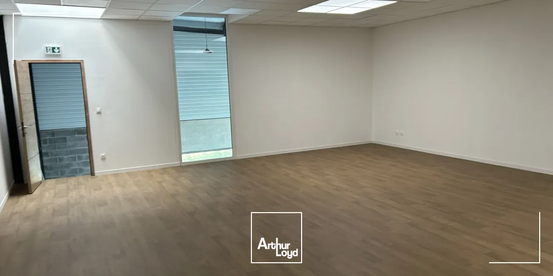 La Madeleine - Entrepôt / Showroom avec bureaux à louer